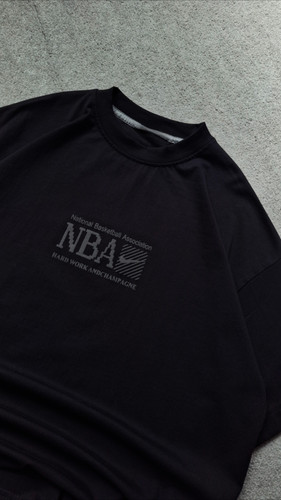 تیشرت مشکی پارچه پنبه قواره باکسی مدل NBA کد TSH0016